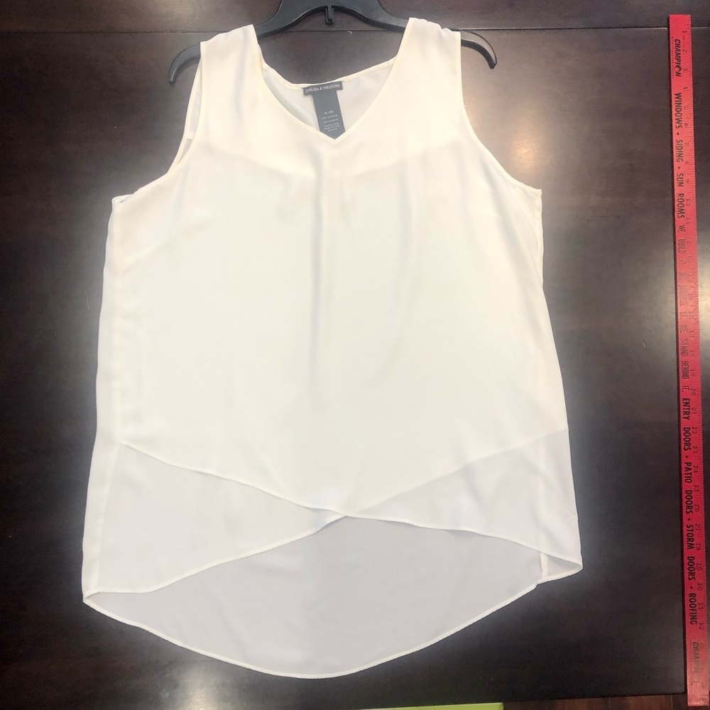 Chelsea & Theodore Women’s Sleeveless Shirt in Ivory, Large